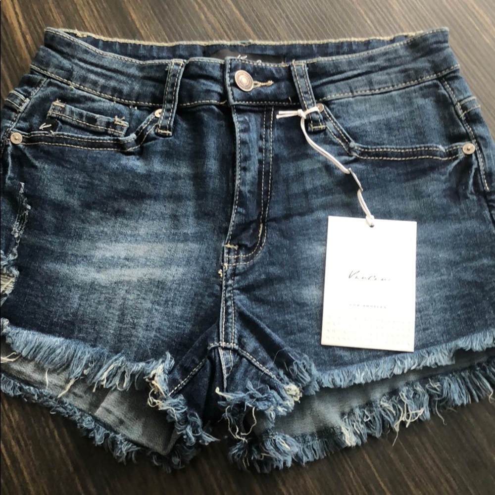 KanCan Cahil Distressed Fray Hem Shorts